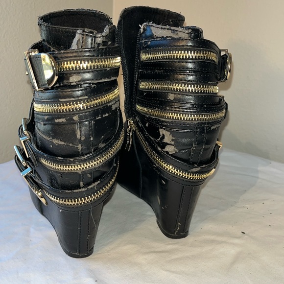 BCBG Black Wedge Booties gold zippers 8M 38 - Picture 4 of 4